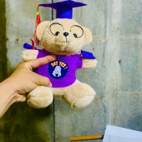Cửa hàng gấu bông sản xuất 200 chú gấu bông tốt nghiệp cho Trung tâm Say Yes 